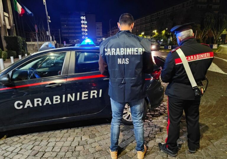 Controlli nelle discoteche a Catania, tre locali superano il limite consentito: disposta la chiusura