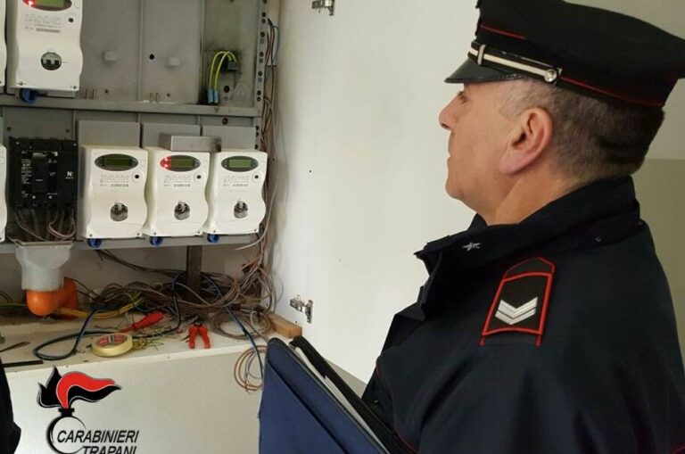 Manomissioni ai contatori e allacci abusivi: denunciate cinque persone a Trapani