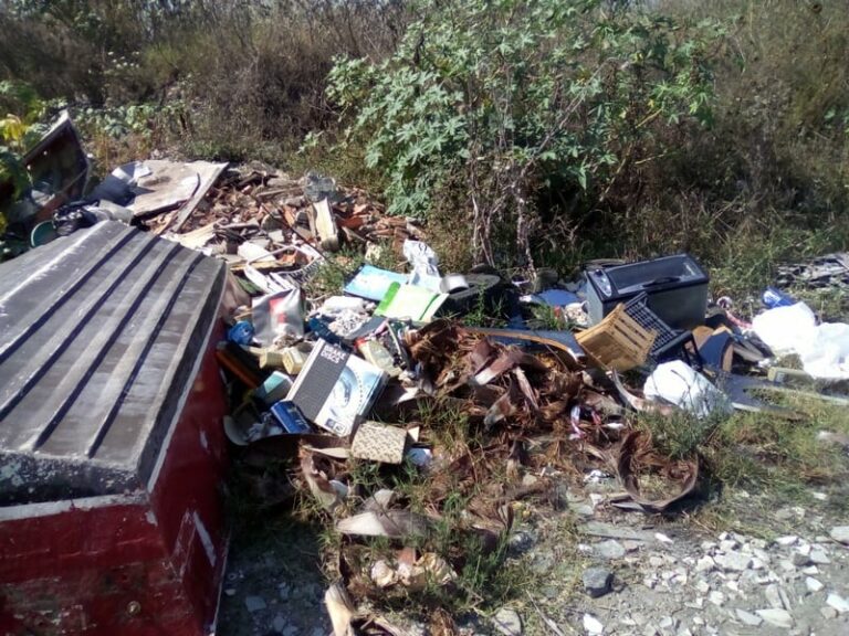 Discarica abusiva a San Teodoro, deferito il titolare del terreno: tra i rifiuti anche coperture in eternit