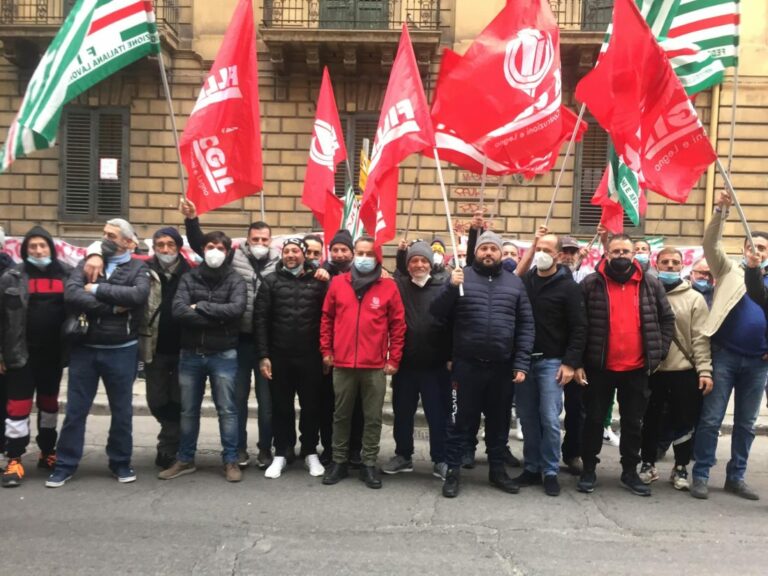 Vertenza Hotel Delle Palme, sit-in di protesta a Palermo. Fillea e Filca: “Accordo al ribasso che umilia i lavoratori”