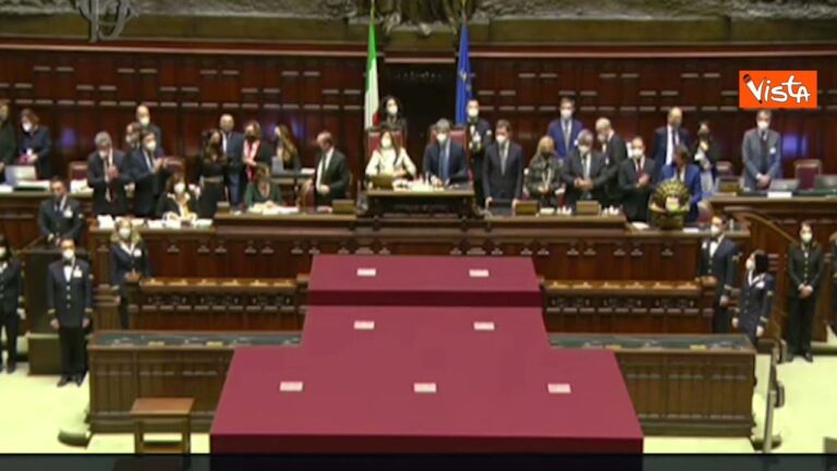 Elezione Quirinale, 4 minuti di applausi in aula per quorum Mattarella