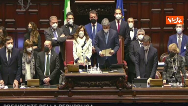 Elezione Quirinale, Fico annuncia la fumata bianca. Mattarella bis con 759 voti