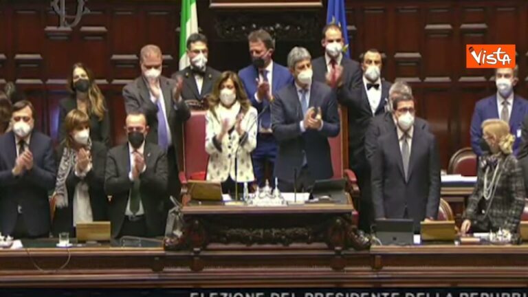 Fico annuncia rielezione Mattarellla, lungo applauso in Aula alla Camera