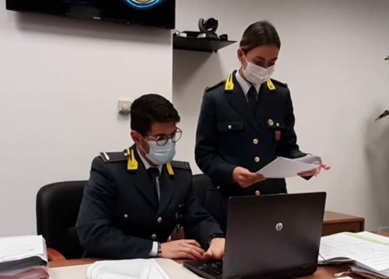 Covid, a Vittoria gestore di un bar positivo e a lavoro: denunciato