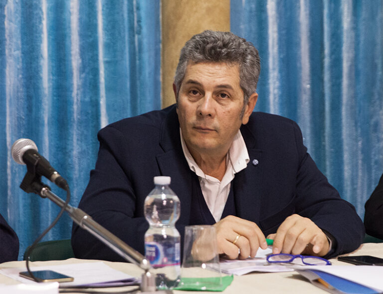 Condannato l’ex deputato regionale Gennuso: con il socio distribuiva acqua non idonea per il consumo
