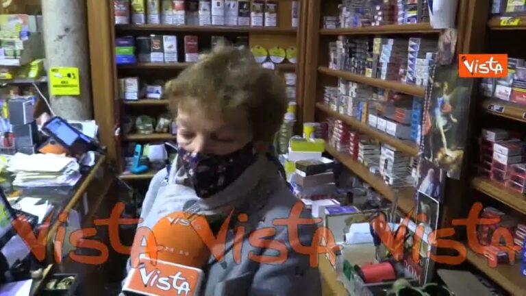“Giusto così”, la tabaccaia romana sull’obbligo di Green Pass