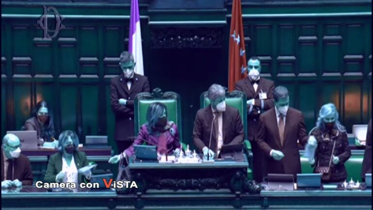 Ha da passà ‘a nuttata. Su Camera con Vista su La7