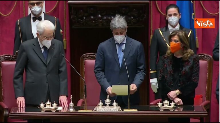 Il Giuramento del Presidente Mattarella alla Camera, standing ovation dell’Aula