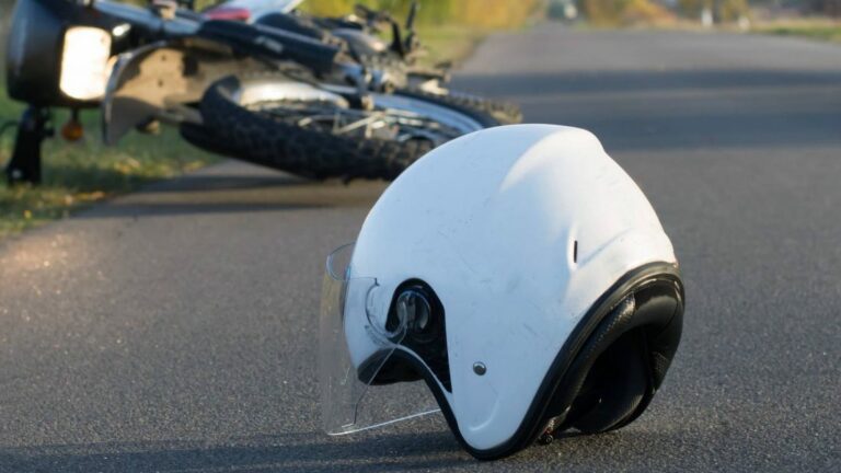Incidenti stradali, motociclista muore a Palermo: fatale impatto con autocarro