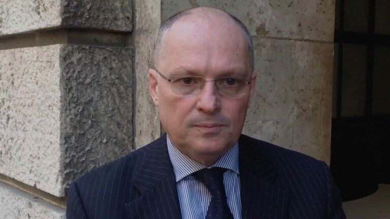 Covid, Ricciardi: “Obbligo vaccino e Green pass devono restare tutto l’anno”