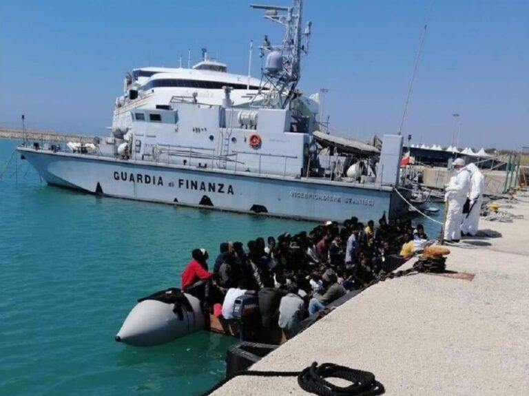Migranti: terzo sbarco a Lampedusa in 12 ore