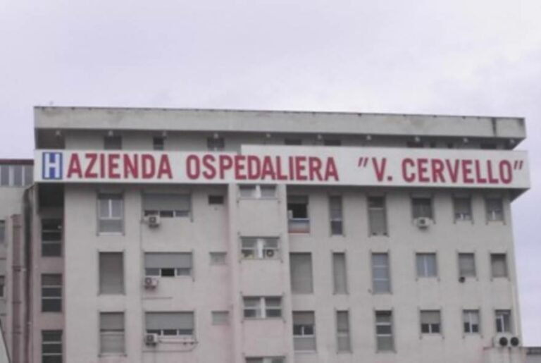“Campi di concentramento per no vax”, medico di Palermo smentisce: “Sono stato hackerato”
