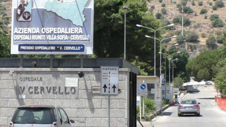 Lampedusa, trasferiti in ospedale due migranti per tubercolosi