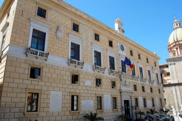 Elezioni Palermo, a sinistra coro di no all’allargamento ai moderati. E anche il Pd fa marcia indietro