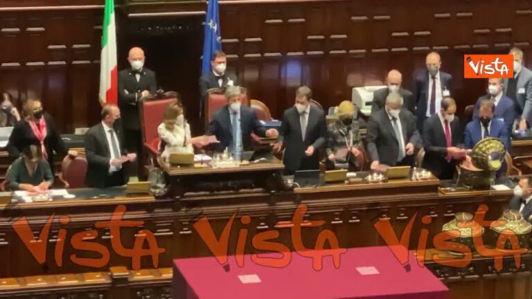 Parte lo scrutinio, una valanga di voti per Mattarella