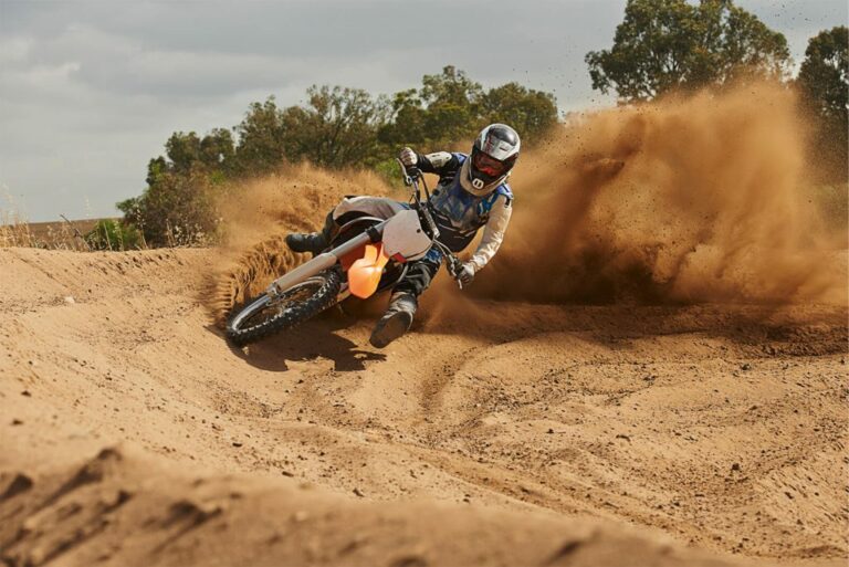 Favara, violento impatto mentre fa motocross: grave un 39enne