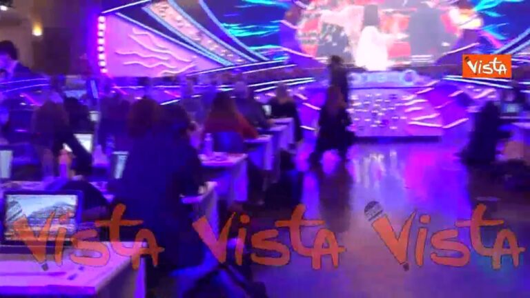 Sanremo, vincono Mahmood e Blanco con “Brividi”. Gli applausi della sala stampa