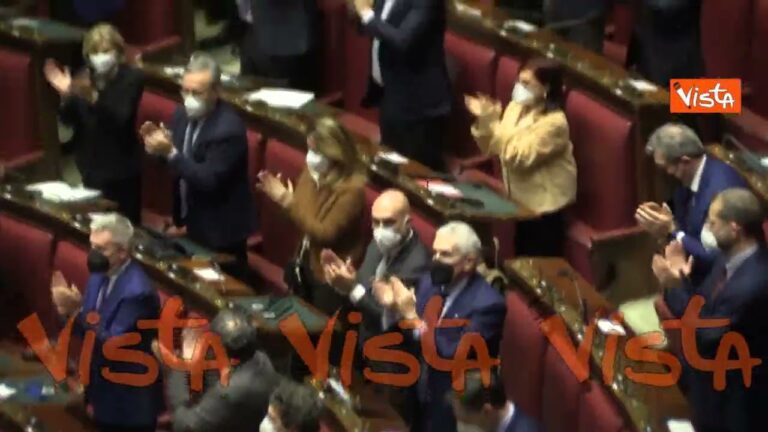 Sergio Mattarella rieletto Presidente della Repubblica, l’ovazione della Camera durante lo spoglio
