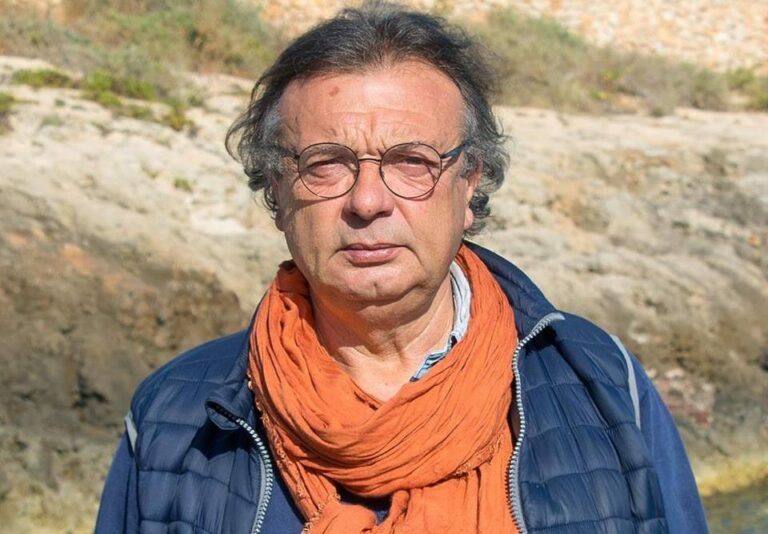 Lampedusa, al via rimozione dei barconi utilizzati dai migranti. Martello: “Giornata importante”