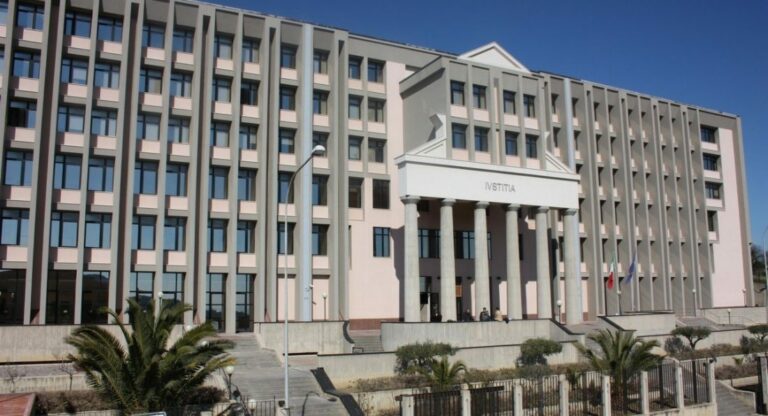 Agrigento, investì e uccise migrante: imputato patteggia la pena