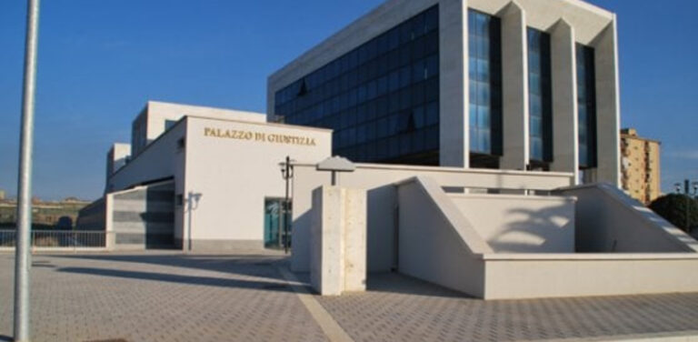 Anabolizzanti in cure per dimagrire, chiesto giudizio per 13 persone nel Nisseno