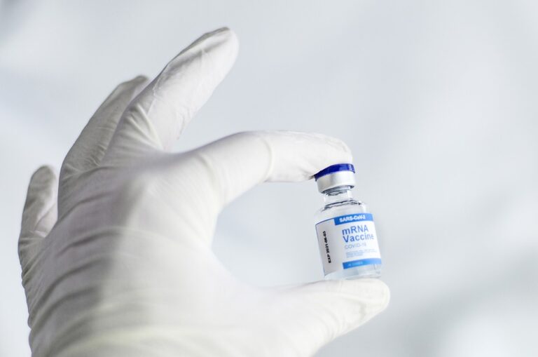 Covid, arriva il via libera da Aifa: quarta dose per immunodepressi