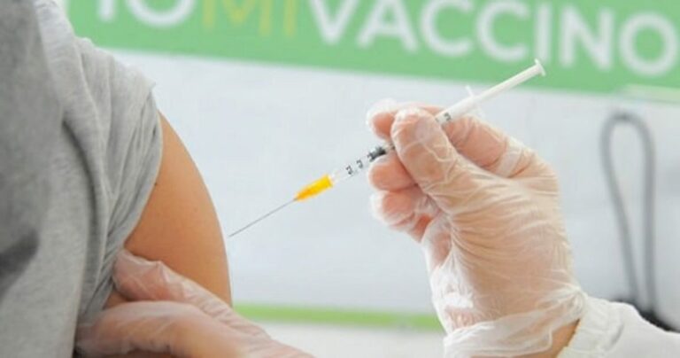 Vaccini, Open day a Lampedusa: somministrate 386 dosi in un giorno