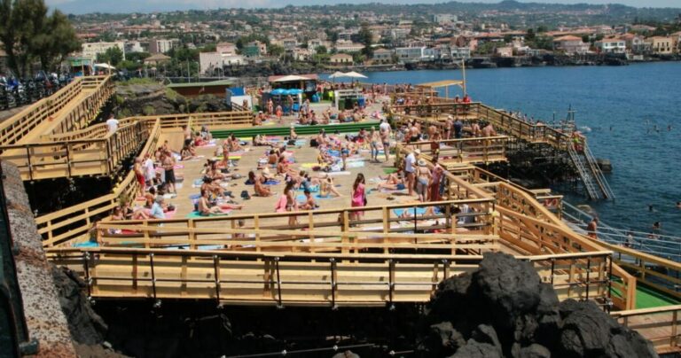 Catania, procedure anticipate per il ritorno a giugno dei solarium sulla Scogliera