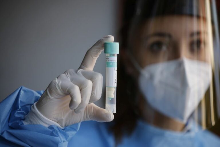 Covid, un dispositivo portatile migliora test e tracciamento varianti
