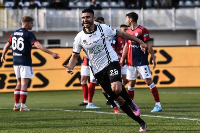 Erlic e Manaj lanciano lo Spezia, 2-0 al Cagliari Erlic e Manaj lanciano lo Spezia, 2-0 al Cagliari