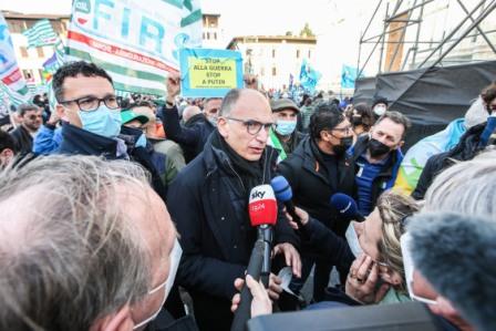 Ucraina, Letta: “Putin guidato dal terrore che democrazia vinca”