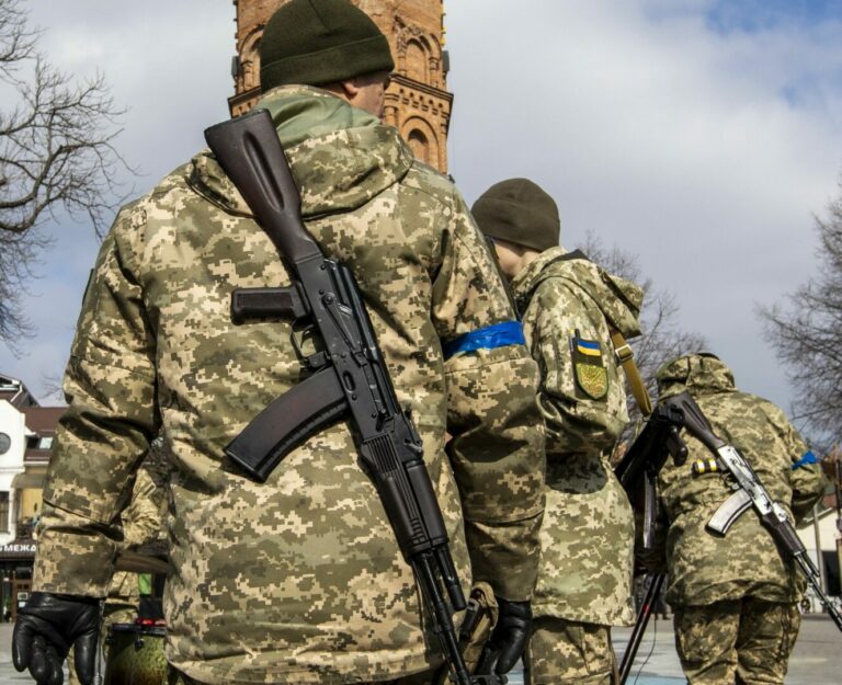 Ucraina, la guerra tra bombardamenti e negoziati Ucraina, la guerra tra bombardamenti e negoziati