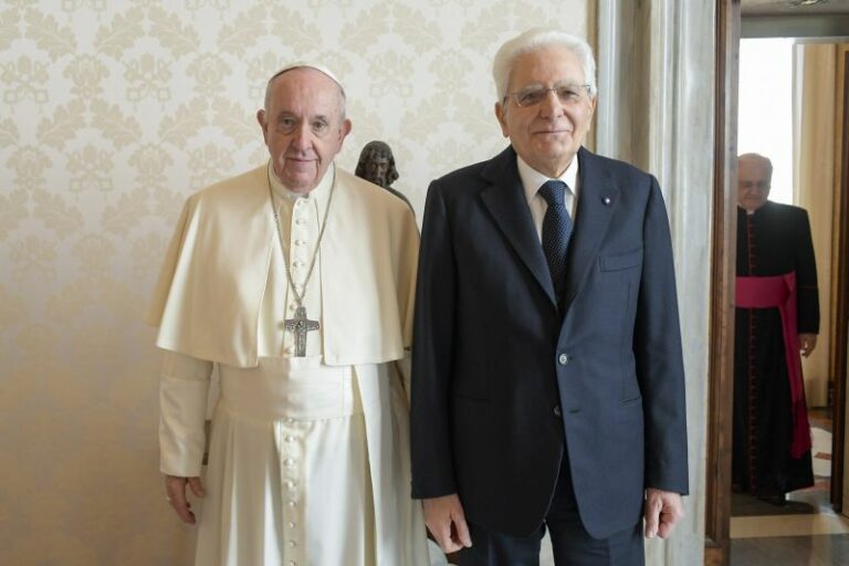 Ucraina, Mattarella: “Il Papa riferimento per la pace”