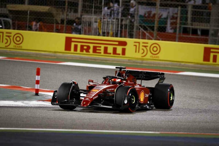 Doppietta Ferrari in Bahrain, Leclerc vince davanti a Sainz