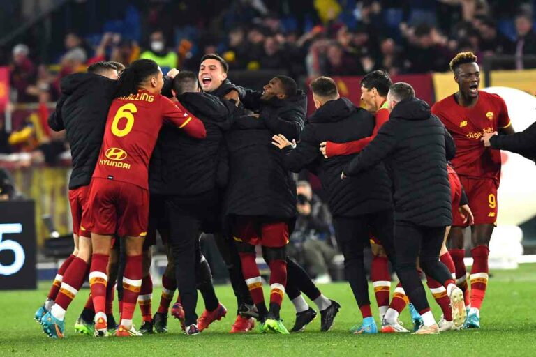 Il derby lo vince la Roma, Lazio travolta 3-0 Il derby lo vince la Roma, Lazio travolta 3-0