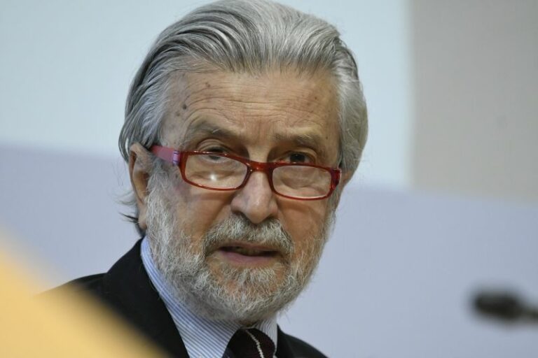 Covid, Damiano: “Cautela nell’allentamento delle misure di prevenzione”
