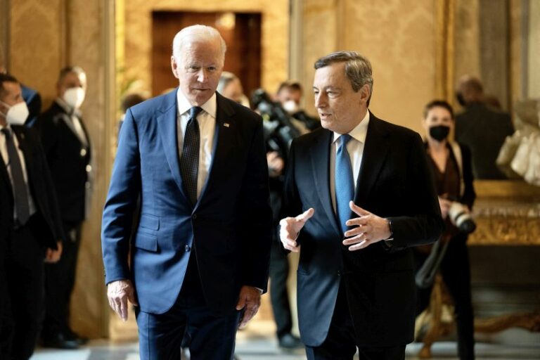 Ucraina, Draghi sente Biden e leader europei. Importante unità intenti