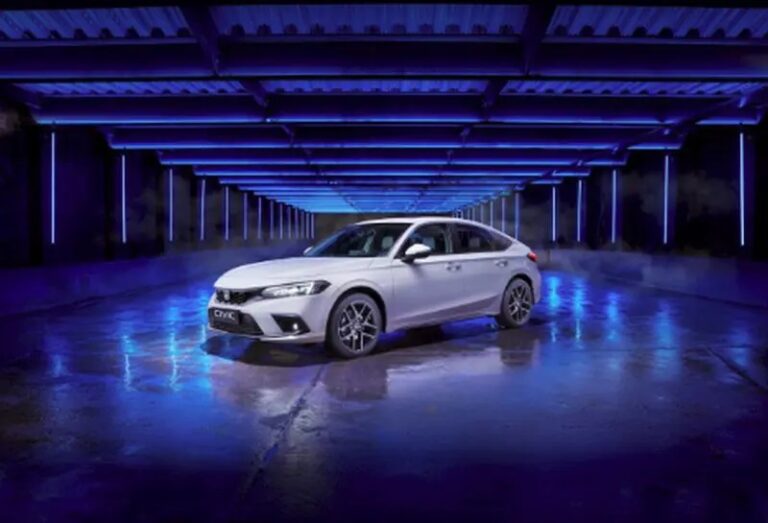 Con la nuova Civic Honda accelera la “visione elettrica”