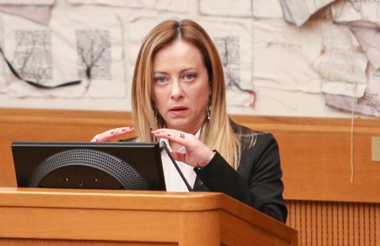 Meloni: “Noi conservatori in prima linea per i veri profughi”