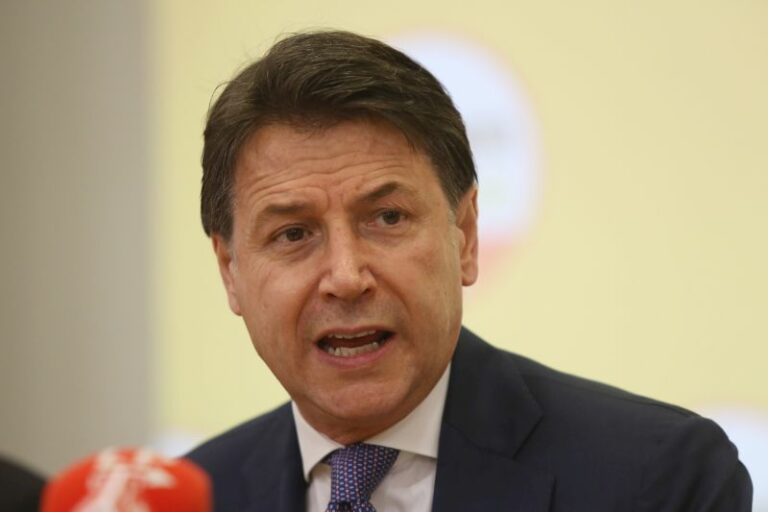 Conte: “Spese militari? Mai parlato di crisi di governo”