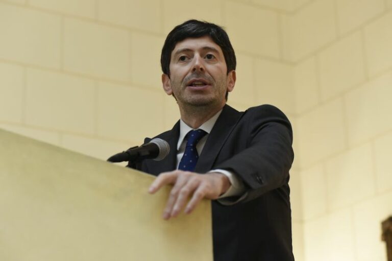 Covid, Speranza: “Ruolo Cts ha segnato rapporto tra politica e scienza”