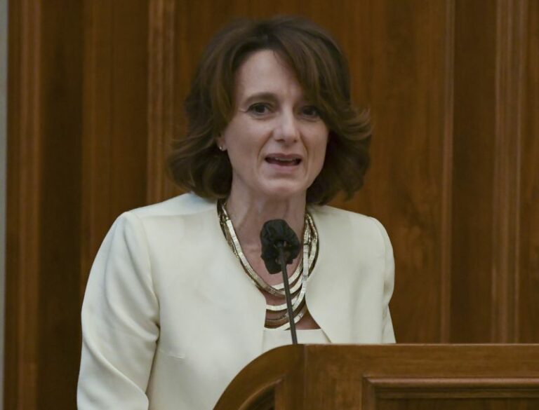 Ucraina, Bonetti: “Lavoriamo per sbloccare le adozioni ferme per guerra”