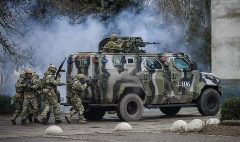 Dal virus al nucleare: gli sciacalli da salotto ora cavalcano la guerra
