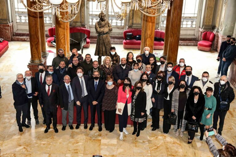 Teatro Bellini di Catania: ex lavoratori precari hanno giurato Teatro Bellini di Catania: ex lavoratori precari hanno giurato