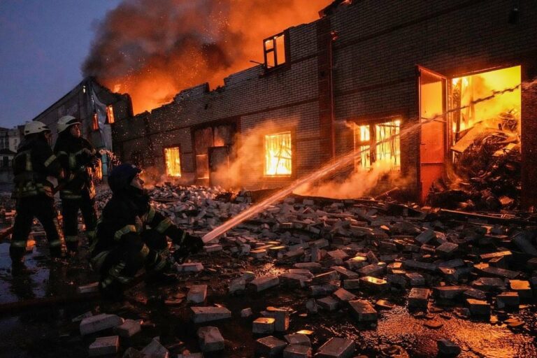 I NUMERI DELLA STRAGE: 902 UCRAINI MORTI E 1457 FERITI DA INIZIO GUERRA I NUMERI DELLA STRAGE: 902 UCRAINI MORTI E 1457 FERITI DA INIZIO GUERRA