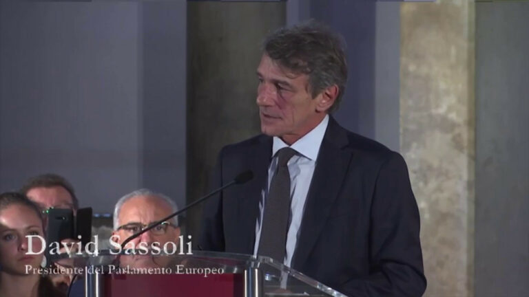 Ucraina, la manifestazione di Firenze ricorda Sassoli: “Stop divisioni”
