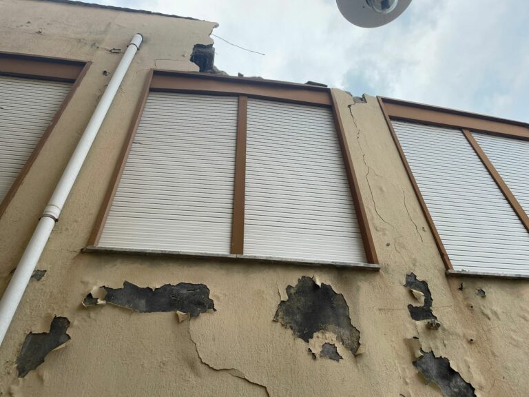 “Vittorino da Feltre”: crolla una parte di solaio, evacuate 4 abitazioni