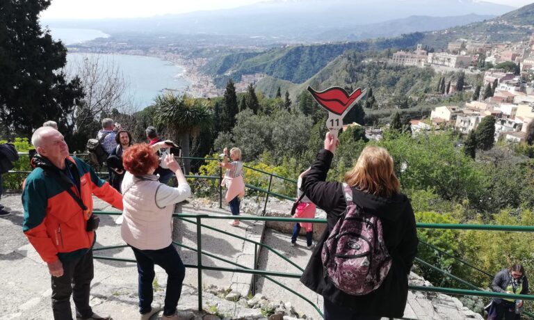 Arrivano i primi croceristi: a Taormina prove tecniche di stagione