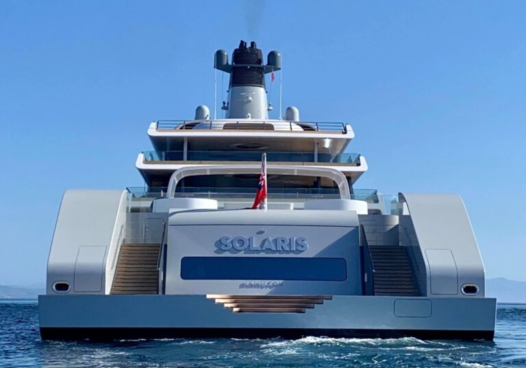 Oligarchi in fuga: Solaris di Abramovich passa da Taormina e saluta l’Europa