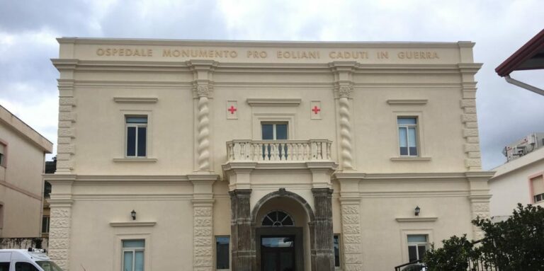 Lipari, parto d’urgenza mobilita tutta l’équipe: mamma e bimbo stanno bene